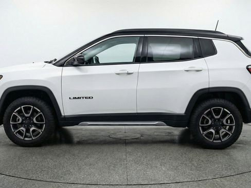 Used 2025 Jeep Compass Trailhawk image 5