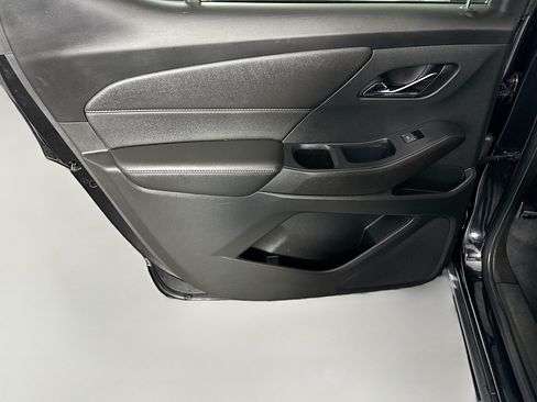 Used 2022 Chevrolet Traverse RS FWD image 26