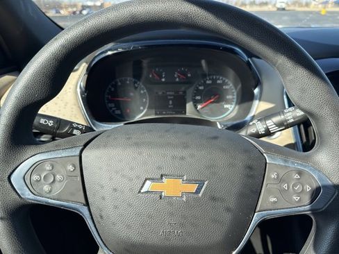 Used 2022 Chevrolet Traverse LS image 9