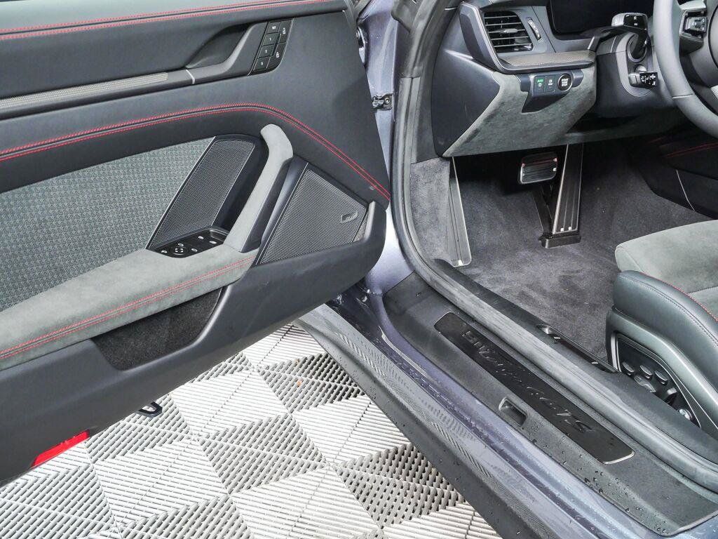 Certified 2026 Porsche 911 Targa 4 GTS AWD/4WD image 8