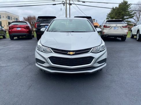 Used 2018 Chevrolet Cruze LS image 2