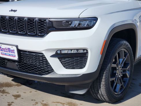 New 2025 Jeep Grand Cherokee Limited image 9