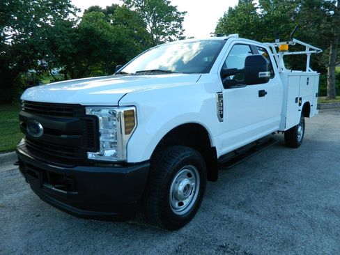 Used 2019 Ford F350 XL w/ Power Equipment Group AWD/4WD image 1