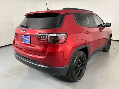 New 2026 Jeep Compass Latitude w/ Sun and Sound Group AWD/4WD image 8