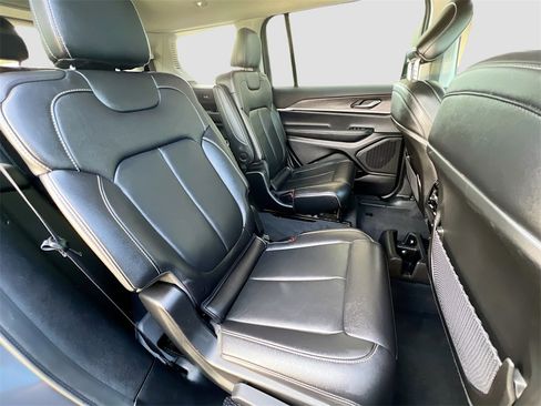 Used 2023 Jeep Grand Cherokee L Limited image 28