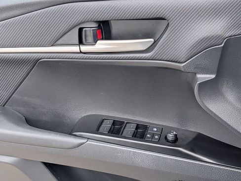 Used 2025 Toyota Camry SE image 24