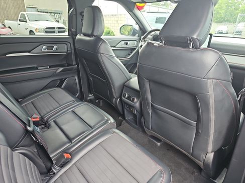 Used 2025 Ford Explorer ST-Line w/ ST-Line Street Pack AWD/4WD image 11
