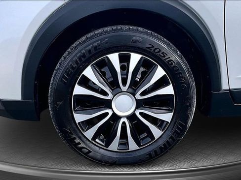 Used 2019 Nissan Kicks S image 31