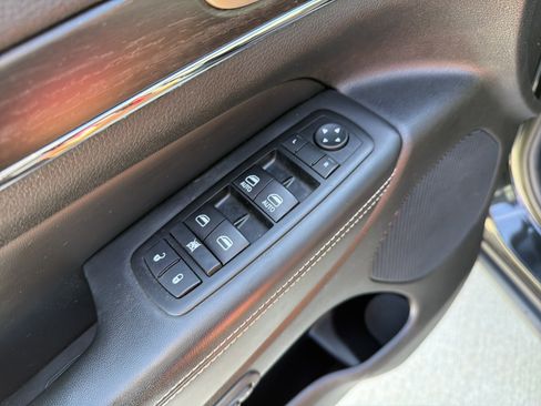 Used 2014 Jeep Grand Cherokee Limited image 30