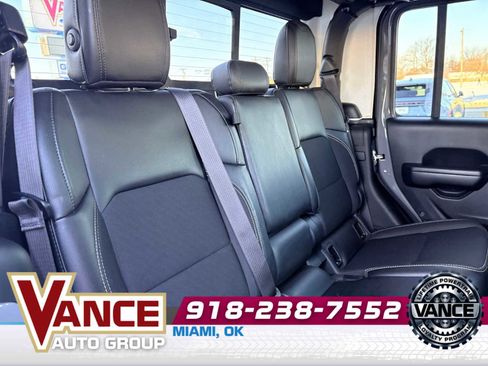 Used 2021 Jeep Gladiator Sport image 18