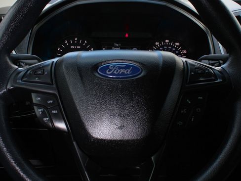 Used 2020 Ford Edge SE image 21