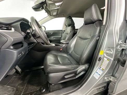Used 2022 Toyota RAV4 LE AWD/4WD image 3