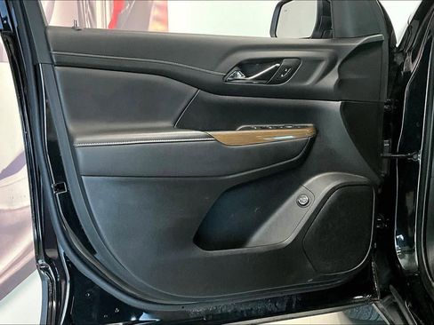 Used 2023 GMC Acadia SLE w/ Driver Convenience Package image 24