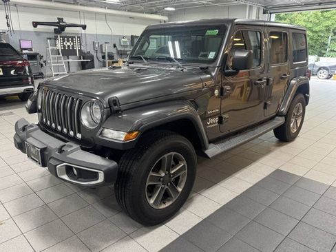 Used 2018 Jeep Wrangler Unlimited Sahara w/ Dual Top Group AWD/4WD image 8