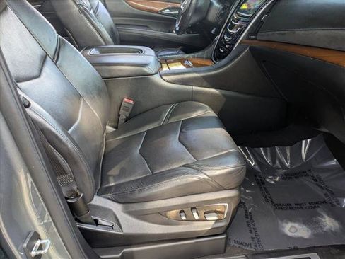 Used 2019 Cadillac Escalade ESV Luxury image 20