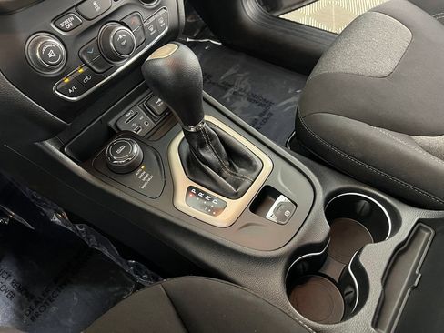 Used 2014 Jeep Cherokee Latitude w/ Cold Weather Group AWD/4WD image 24