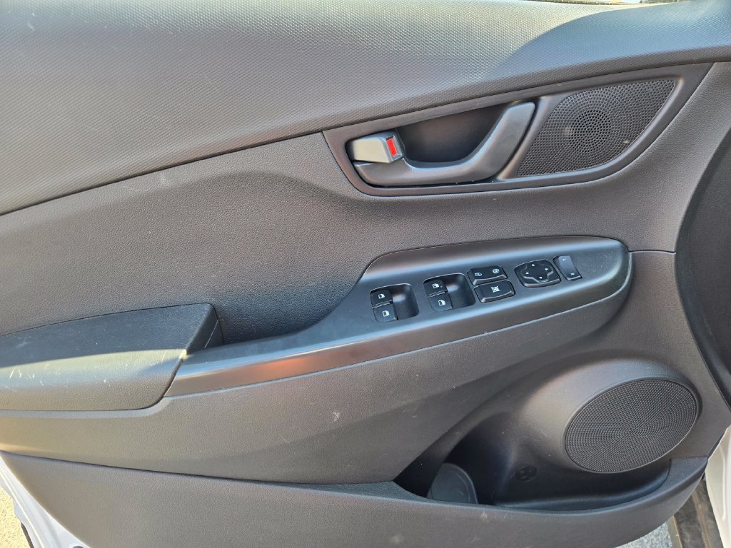 Used 2022 Hyundai Kona SE FWD image 17