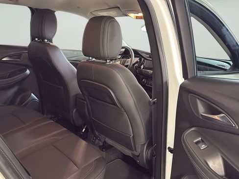 Used 2023 Buick Encore GX Preferred w/ Cold Weather Comfort Package FWD image 18