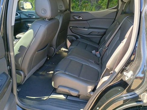 Used 2023 GMC Acadia SLT image 21