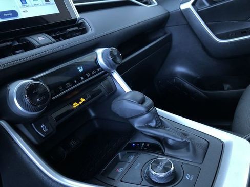 Certified 2025 Toyota RAV4 XLE image 30