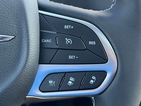 New 2026 Chrysler Pacifica Select FWD image 18