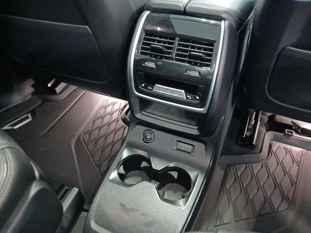 Used 2022 BMW X7 M50i w/ Luxury Seating Package AWD/4WD image 32