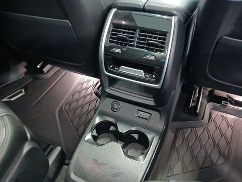 Used 2022 BMW X7 M50i w/ Luxury Seating Package AWD/4WD image 32