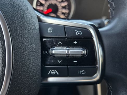 Certified 2024 Kia Carnival LX image 25