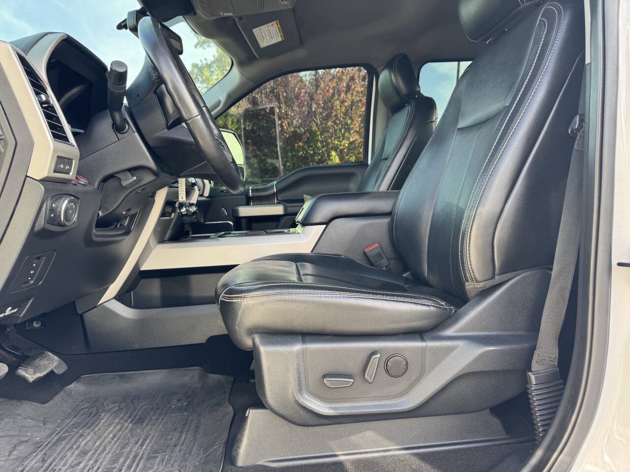 Used 2020 Ford F250 Lariat w/ Lariat Value Package AWD/4WD image 5