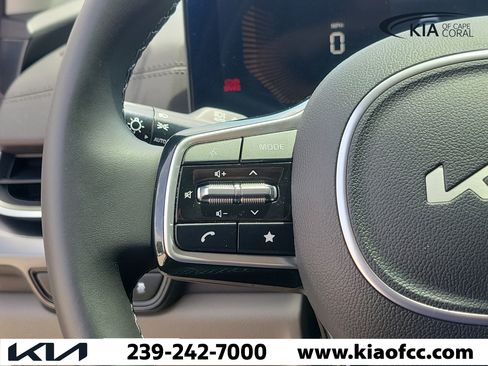 New 2026 Kia Carnival FWD image 24