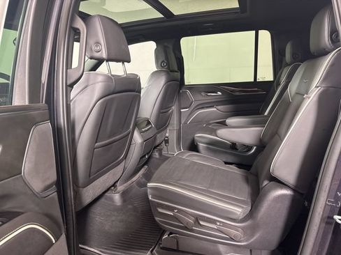 Used 2022 Cadillac Escalade ESV Premium Luxury w/ Performance Package AWD/4WD image 12