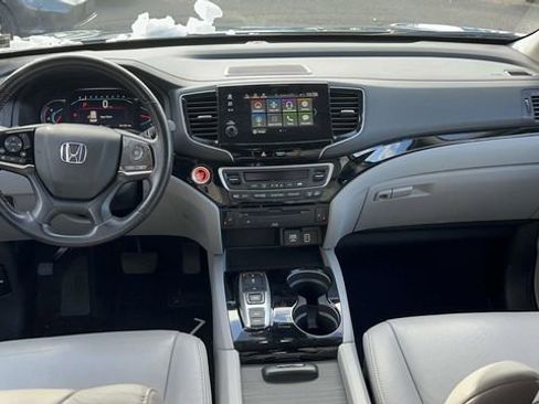 Certified 2022 Honda Pilot Touring image 12