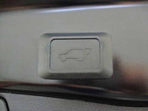 Used 2021 Toyota RAV4 XLE Premium image 15