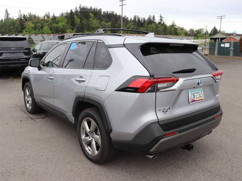 Used 2019 Toyota RAV4 Limited image 7