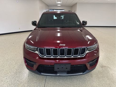 Used 2024 Jeep Grand Cherokee Laredo AWD/4WD image 3