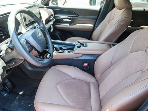 Used 2026 Toyota Grand Highlander AWD Hybrid image 17