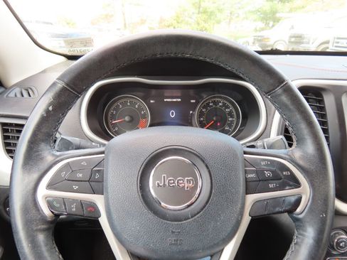 Used 2015 Jeep Cherokee Limited w/ Luxury Group image 17