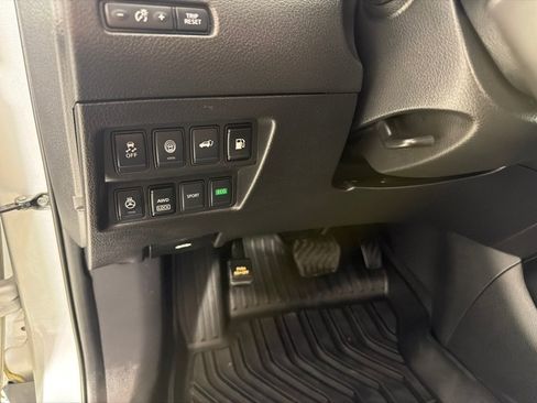 Used 2018 Nissan Rogue SL AWD/4WD image 13