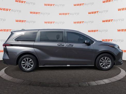 Used 2023 Toyota Sienna XLE AWD/4WD image 6