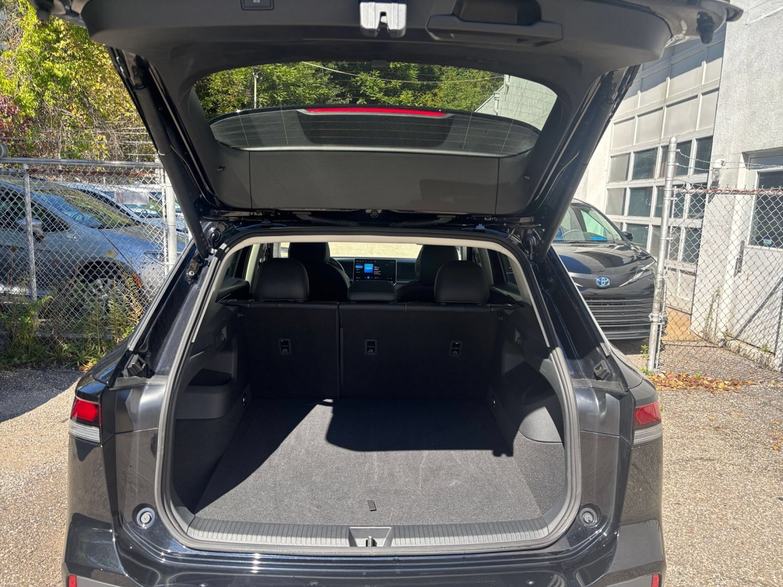 Used 2026 Volkswagen Tiguan SE AWD/4WD image 32