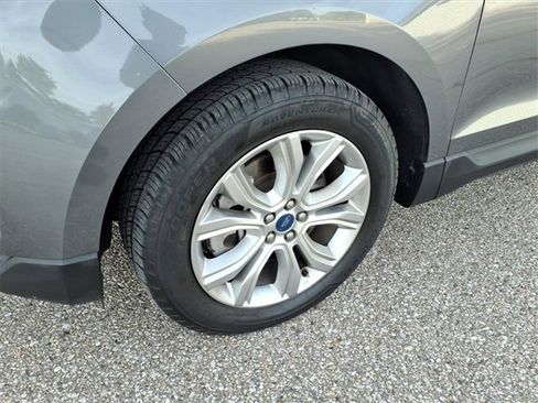 Used 2022 Ford Edge Titanium image 4