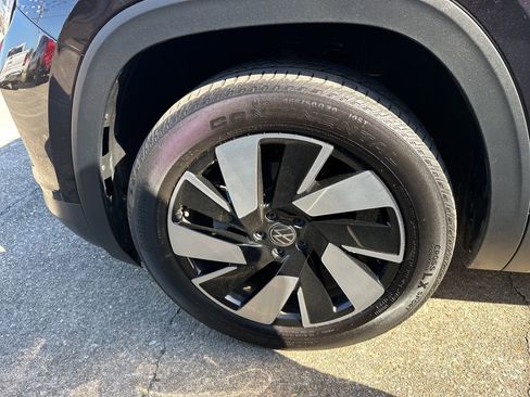 Used 2025 Volkswagen Atlas Cross Sport SE image 7