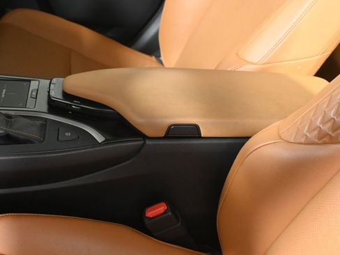 Used 2019 Lexus UX 200 w/ Premium Package FWD image 26
