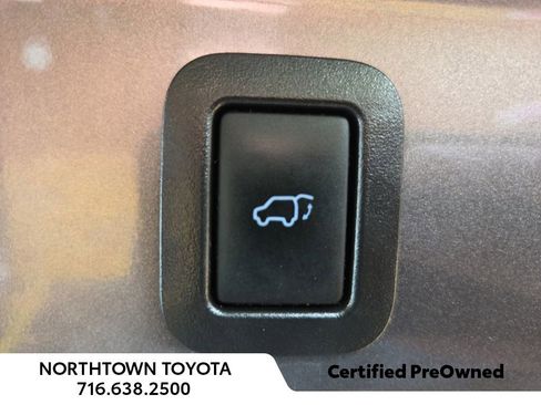 Used 2019 Toyota Highlander XLE image 10