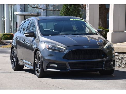 Used 2015 Ford Focus ST w/ Equipment Group 402A image 2