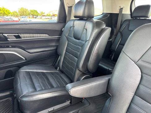 Used 2024 Kia Telluride SX Prestige w/ Towing Package AWD/4WD image 13