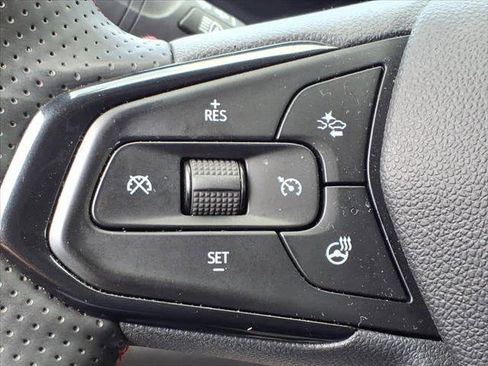 Used 2025 Chevrolet Trax RS w/ Driver Confidence Package FWD image 28