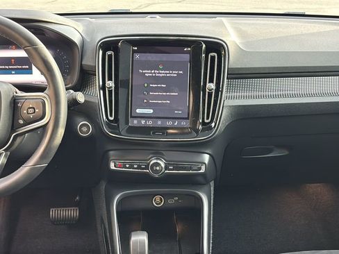 Certified 2025 Volvo XC40 B5 Plus AWD/4WD image 6