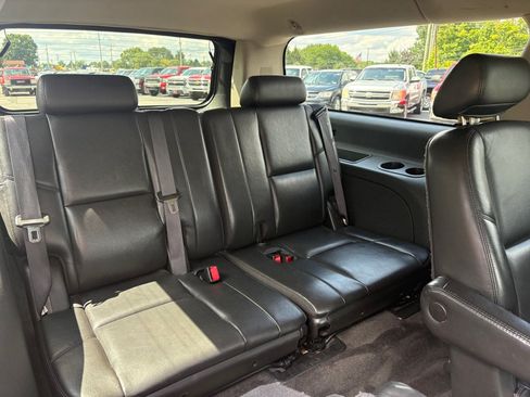 Used 2009 GMC Yukon XL Denali AWD/4WD image 14