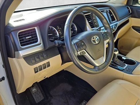Used 2015 Toyota Highlander XLE image 9